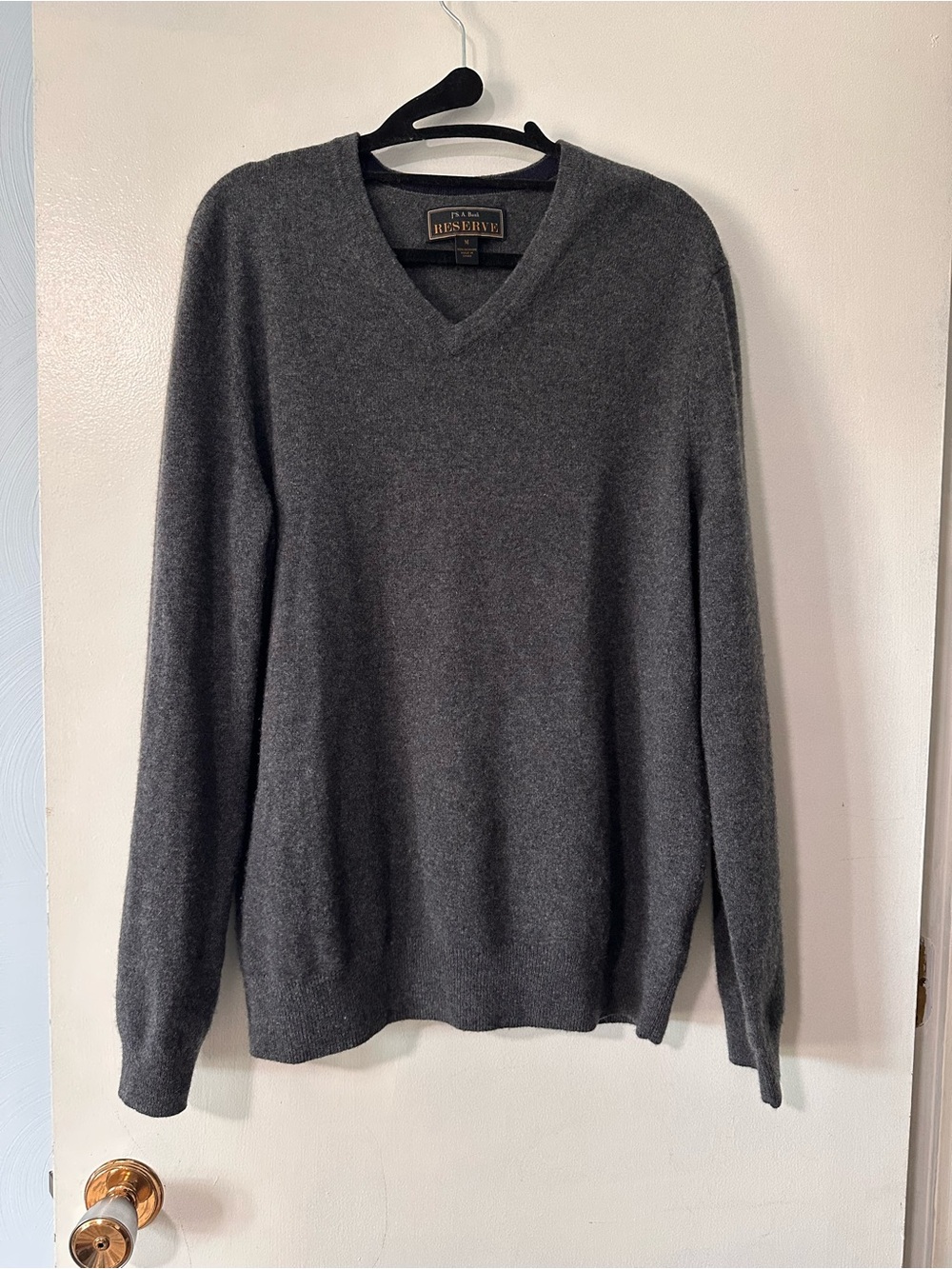 Joseph A. Bank Reserve 100% Cashmere V Neck Sweater